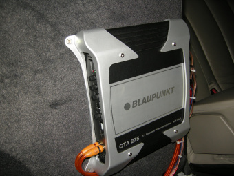 BLAUPUNKT Усилитель GTA-275 2х160Вт/1х425Вт выход высок. уровня, 2 выхода Aux